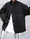 Annie -Lang en oversized jasje met knoopsluiting en diepe zijzakken