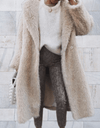 Enne - Witte lange en oversized open jas van dik bont