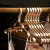Luxury Hangers voor Kleding | Stijlvolle en Duurzame Kledinghangers