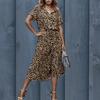 Casual Summer Wear - Bente | Tijdloze Jurk met V Hals van Ademend Materiaal met Verstelbare Taille en Korte Mouwen - Khaki - S - Zarandi Amsterdam