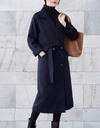 Allana - Lange en oversized jas met knopen en riem jasje