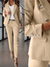 Women's 2 - piece set - Dubbele borst op maat gemaakte tweedelige pak ingesteld met metalen knopaccenten - Beige - S - Zarandi Amsterdam