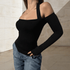 T-shirts - Yenna | Elegante off - shoulder dames top van rekbaar polyester met lange mouwen - S - Zarandi Amsterdam