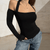 T-shirts - Yenna | Elegante off - shoulder dames top van rekbaar polyester met lange mouwen - S - Zarandi Amsterdam